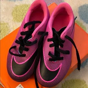 Nike girls soccer shoes